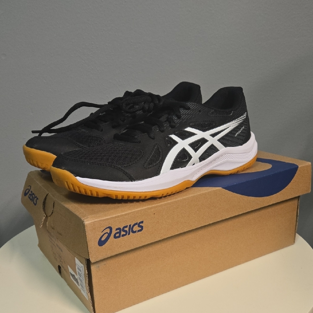 Asics Upcourt 6 Black/White Womans Size 8